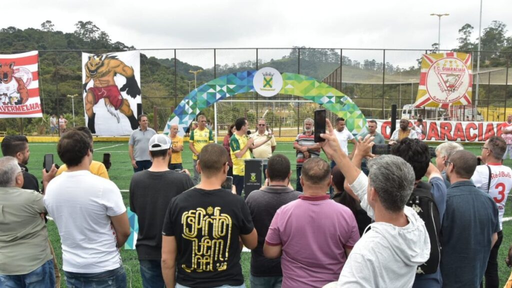 Parque Guaraciaba ganha campo sintético com iluminação LED