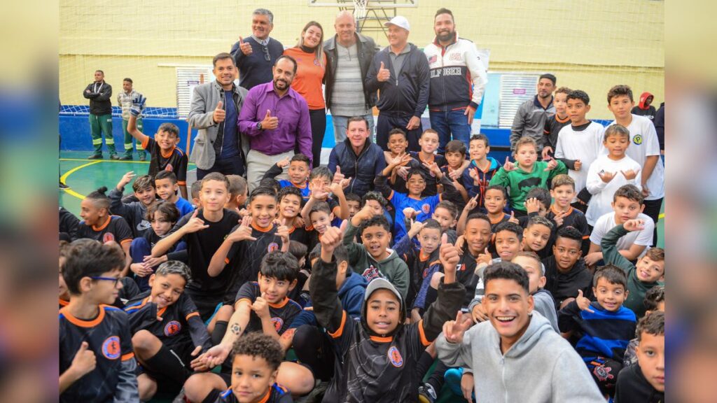 Prefeito Orlando Morando entrega reforma do Ginásio de Esportes do Alves Dias