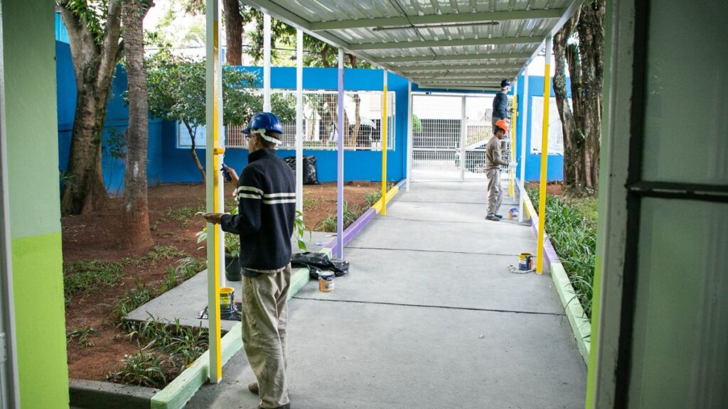 Prefeito de São Caetano visita obras de requalificação de mais uma escola municipal de Educação Infantil

