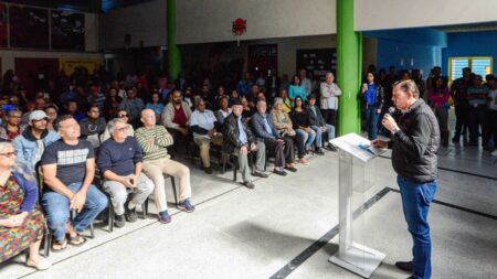 Prefeitura de São Bernardo entrega 111 escrituras de imóveis no Jardim Novo Horizonte