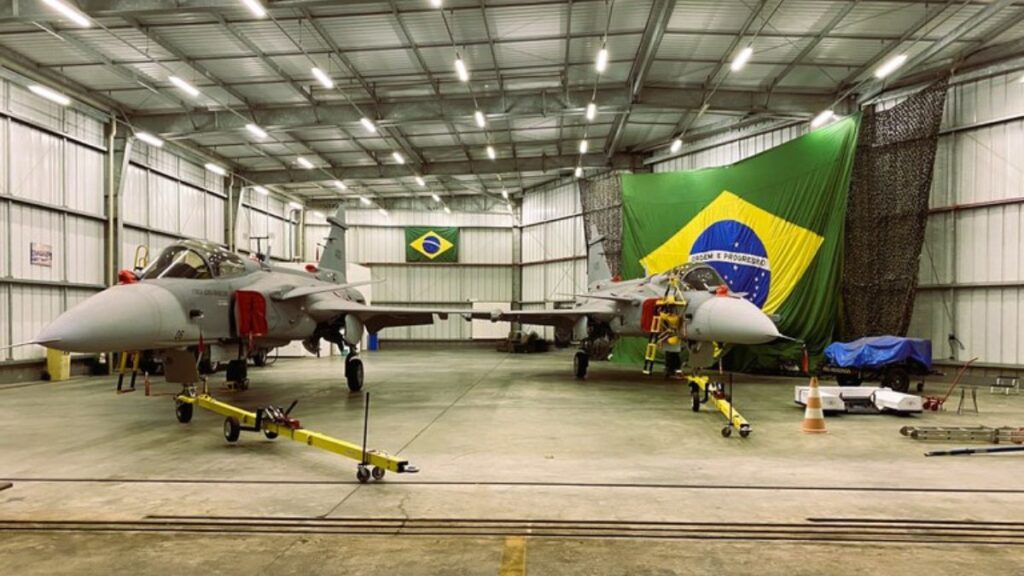 Presidente inaugura linha de produção do caça F-39 Gripen no Brasil