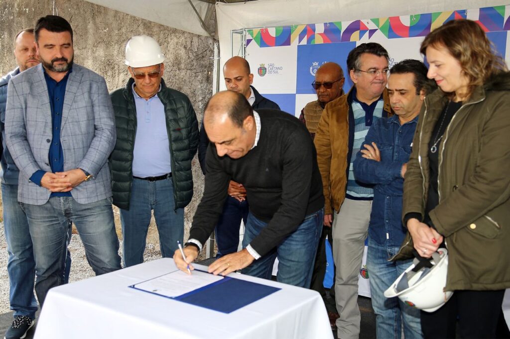 Auricchio autoriza início das obras de complexo educacional, esportivo e cultural no Bairro Mauá