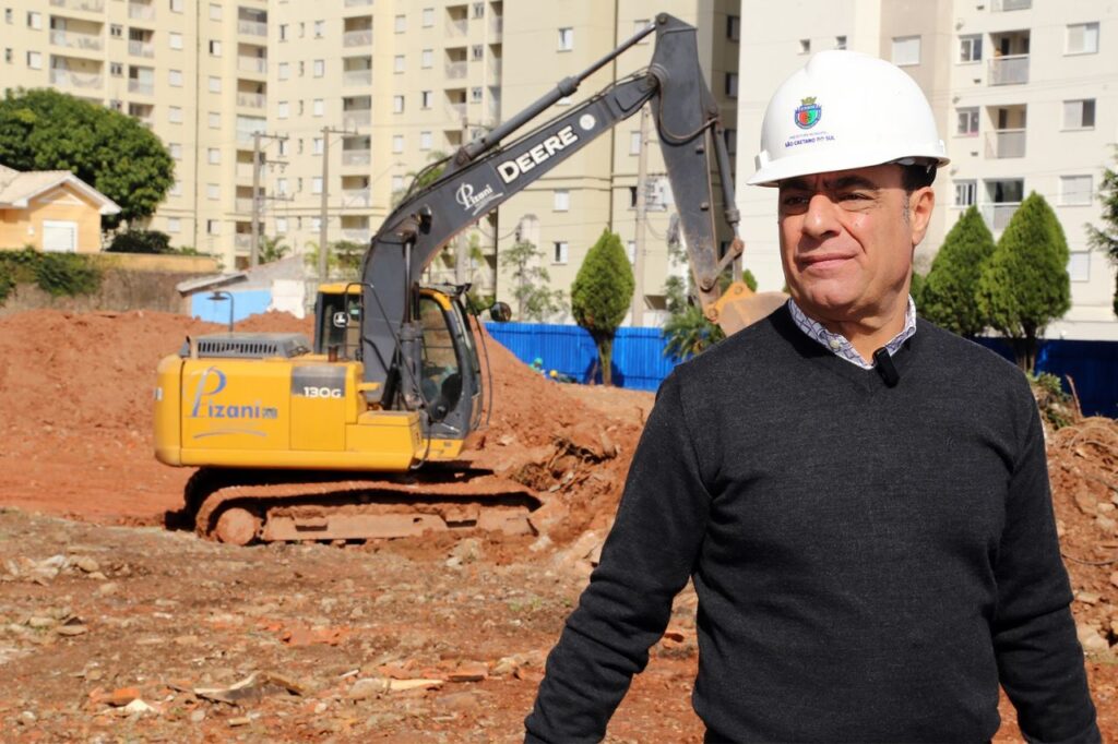 Auricchio autoriza início das obras de complexo educacional, esportivo e cultural no Bairro Mauá