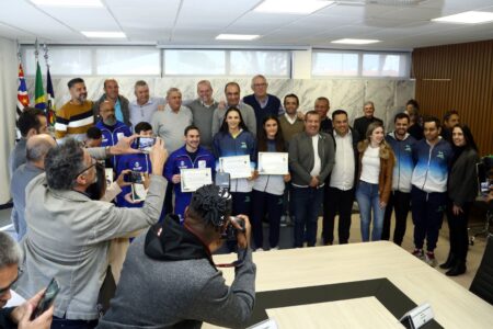 Auricchio homenageia atletas medalhistas do taekwondo e da ginástica em preparação para os Jogos de Paris-24