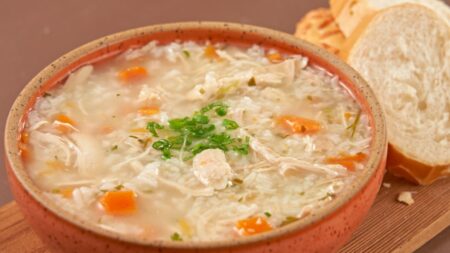 Buffet de caldos e sopas da Padaria Brasileira marca chegada dos dias frios