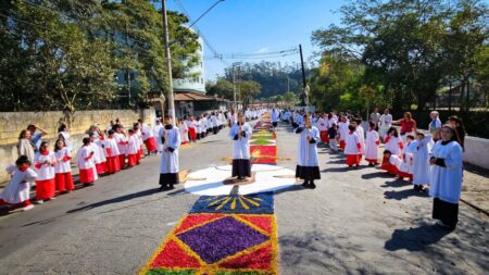 Celebração de Corpus Christi reúne 5 mil fiéis em Ribeirão Pires