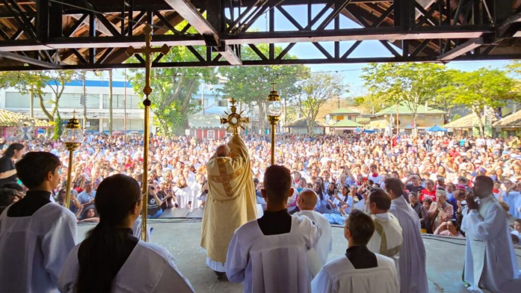 Celebração de Corpus Christi reúne 5 mil fiéis em Ribeirão Pires