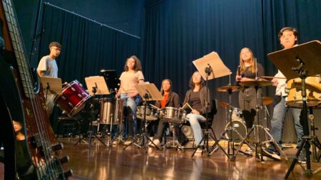 Escola de Artes de Ribeirão Pires reúne alunos e orientadores para apresentações de fim de semestre