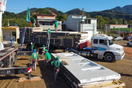 Governo de SP inicia a construção de moradias sustentáveis no Litoral Norte de São Paulo