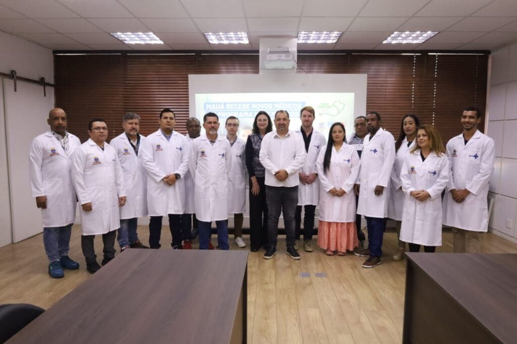 Prefeito Marcelo Oliveira recepciona profissionais dos Mais Médicos em Mauá