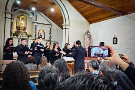 Coro Municipal da EMARP encanta em concerto na Capela Nossa Senhora do Pilar