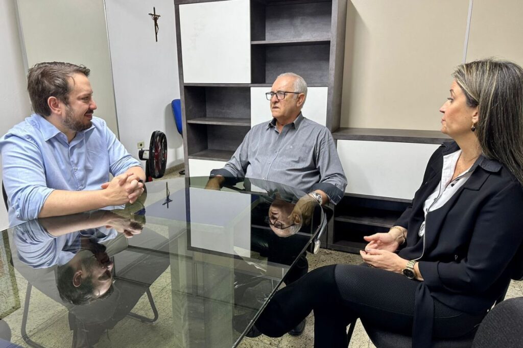 Em busca de parcerias, reitor da USCS, Leandro Prearo, visita a APAE de São Caetano