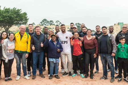 Prefeito Orlando Morando anuncia a revitalização do campo do Parque Selecta