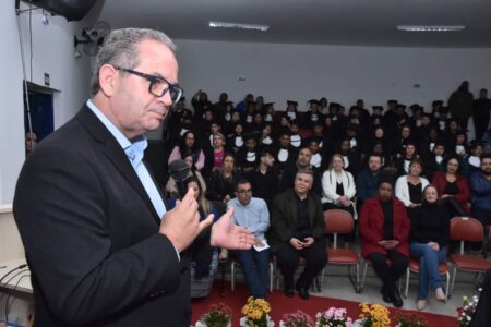 Santo André celebra graduação de alunos da EJA