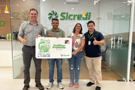 Sicredi Vale do Piquiri Abcd PR/SP entrega oito prêmios da promoção Poupança Premiada