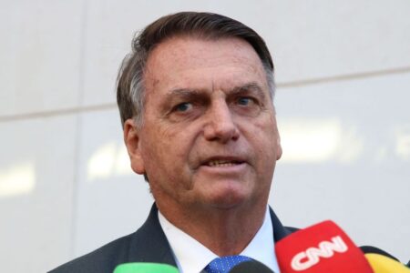 Bolsonaro é internado em São Paulo para exames de rotina