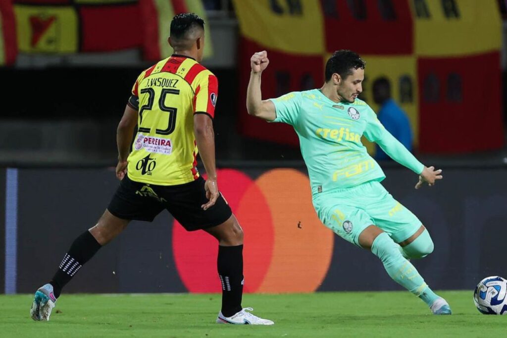 Com a classificação às semifinais da Libertadores encaminhada, o Verdão pode jogar esta noite com um time misto, tendo em vista o clássico contra o Corinthians no próximo domingo (3) pelo Campeona