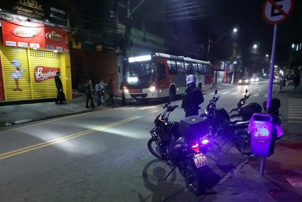 PM e GCM de Diadema realizam operação pela segurança em pontos de ônibus