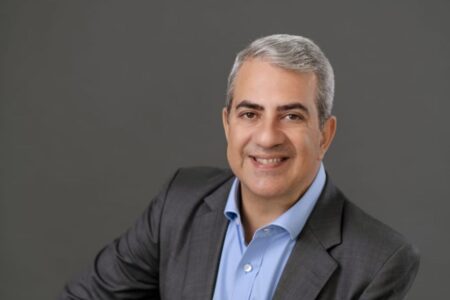 Wilson Pedroso comanda o podcast Política Real e entrevista grandes lideranças do país