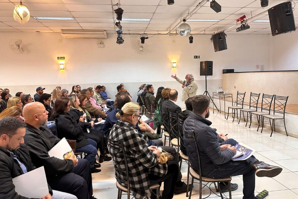 Professor Clovis Volpi ministra palestra sobre Gestão Pública em São Caetano do Sul