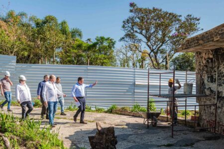 Prefeito Orlando Morando vistoria obras do Centro de Esportes Aquáticos no Estoril