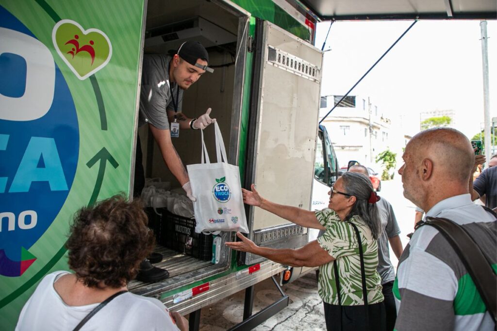 Auricchio lança o EcoTroca, programa que troca recicláveis por alimentos