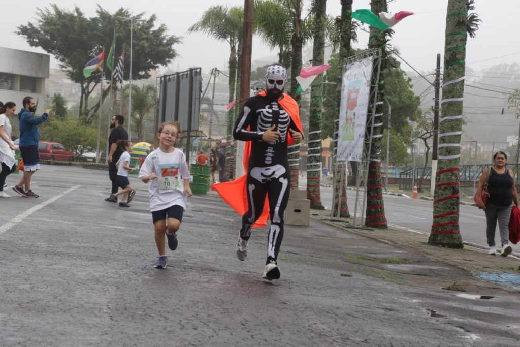 Corrida Caveiras Kids reuniu cerca de 130 participantes em Ribeirão Pires