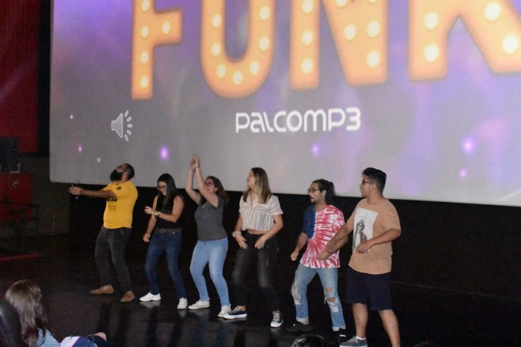 Cursinho Singular faz revisão para o Enem em salas de cinema