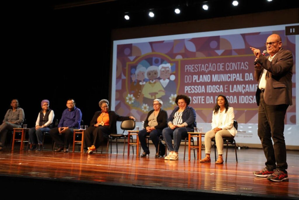 Diadema emociona com evento voltado aos idosos