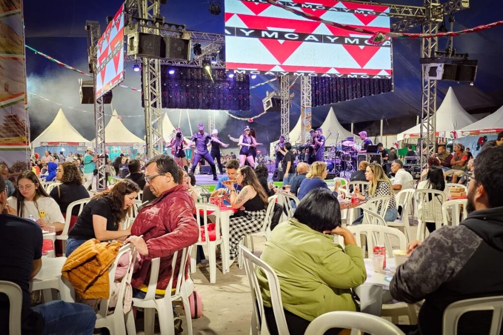 Em noite chuvosa, 1ª Festa Italiana lota Tenda do Complexo Ayrton Senna