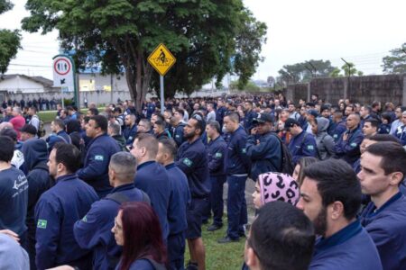 Greve na Embraer: trabalhadores exigem aumento real e manutenção de direitos