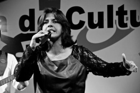 Klau MPB canta sucessos de Rita Lee no CEU Ana Maria