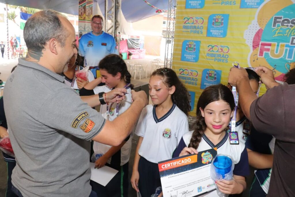 No encerramento do torneio, Festival Estudantil do Futuro sagra campeões do futsal
