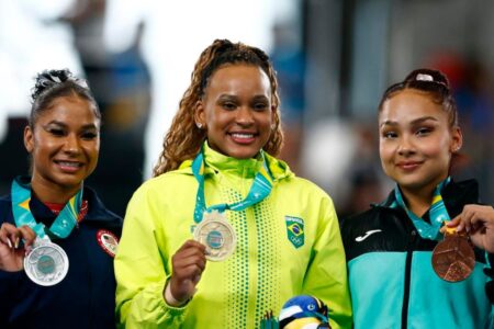 Rebeca Andrade é campeã pan-americana da prova de salto sobre a mesa