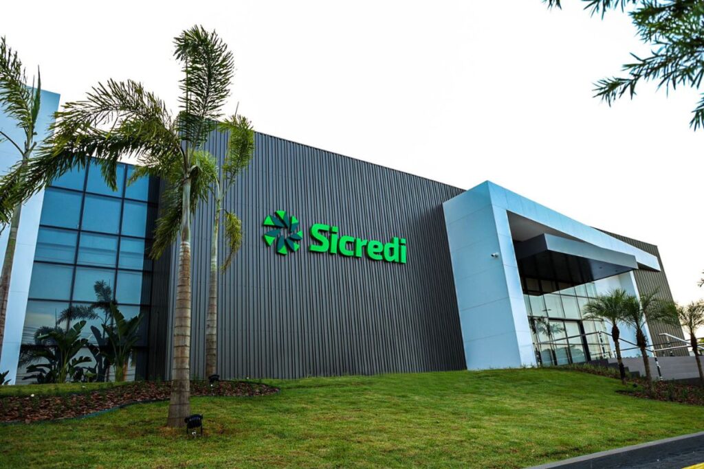 Sicredi Vale do Piquiri Abcd PR/SP comemora 35 anos e inaugura nova Sede Administrativa