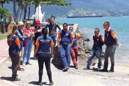 Agentes de SP recebem capacitação para atuar em situações de risco no litoral