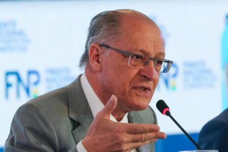 Alckmin defende alternativa para desonerar folha de pagamento