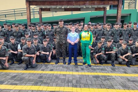 Atletas de alto rendimento compartilham experiências com atiradores do Tiro de Guerra em São Caetano