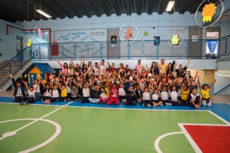 Escola de Diadema recebe visita das campeãs e vice-campeões da Taça das Favelas