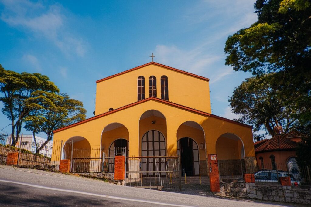 Natal Mágico de Ribeirão Pires leva concerto com 100 vozes à Igreja Matriz