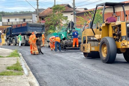 Prefeitura finaliza pavimentação de três ruas do Centro de Ribeirão Pires