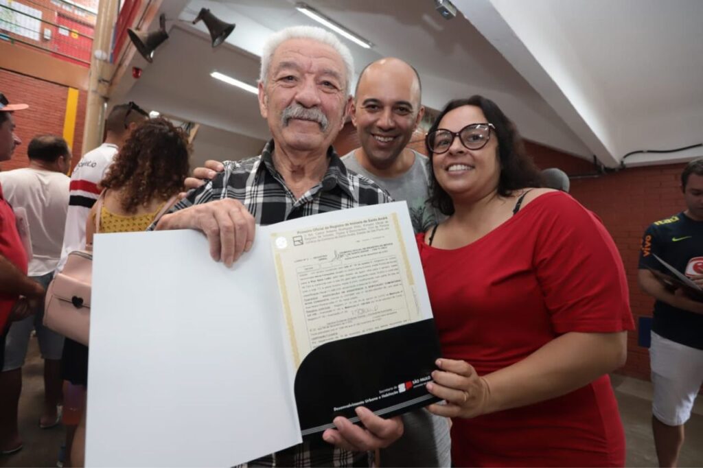 Santo André entrega 185 escrituras a moradores do Núcleo Nova Conquista