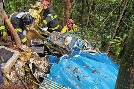 Avião cai na divisa entre Ribeirão Pires e Rio Grande da Serra