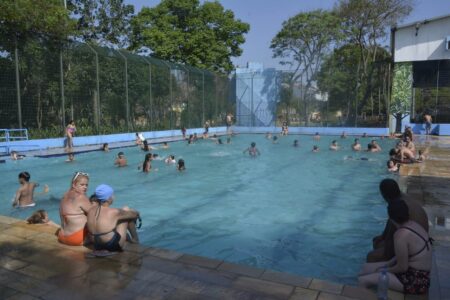 Centros Educacionais de Santo André abrem piscinas para o público durante as férias