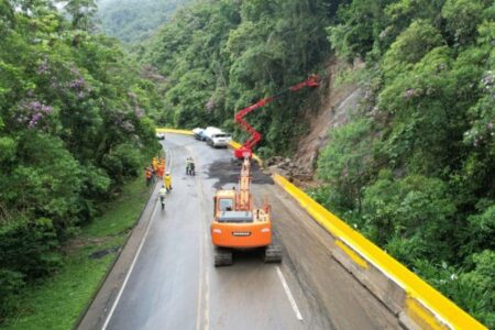 Governo de SP libera o tráfego em toda a rodovia Mogi-Bertioga