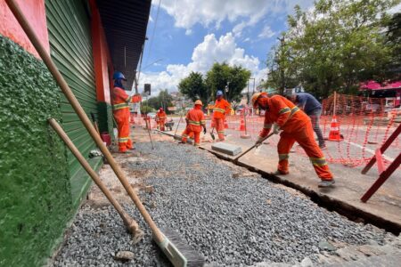 Mauá Prefeitura reforma o calçamento do entorno das obras do novo Terminal do Jardim Itapeva