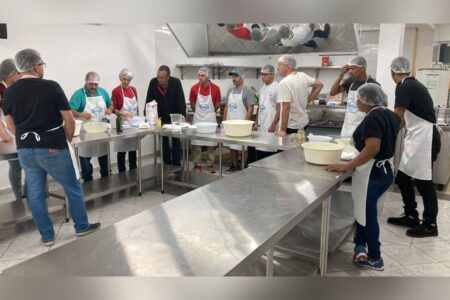 Sehal realiza cursos de Garçom, Garçonete e Saladeira em parceria com a Escola de Ouro de Santo André