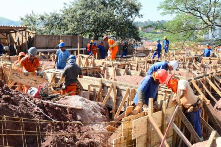 Prefeito Orlando Morando vistoria obras da nova UBS Santa Terezinha