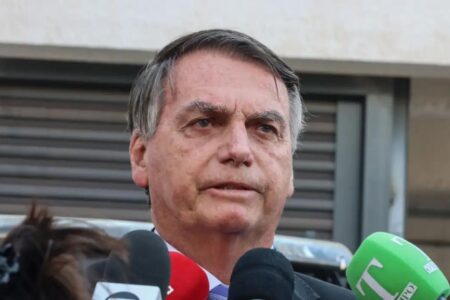 Saiba como funcionou fraude de cartão de vacina de Bolsonaro