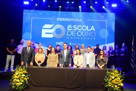 Escola de Ouro Andreense entrega 300 diplomas em noite especial